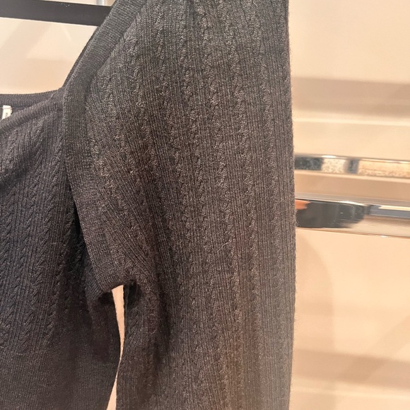 Sandro sweater 
Designer sz 2 which is a 38 or a Medium - Picture 5 of 7